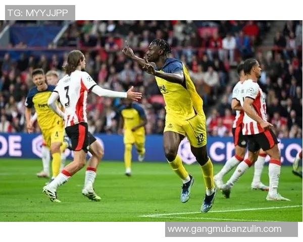 埃门与福伦丹的精彩对决揭示了荷甲联赛的激烈竞争与球队实力的较量