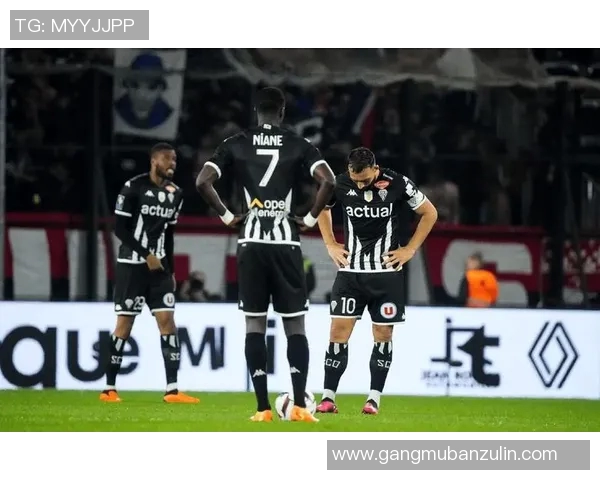 昂热主场迎战巴黎日耳曼双方争夺法甲积分大战精彩对决即将上演 昂热主场迎战巴黎日耳曼双方争夺法甲积分大战精彩对决即将上演